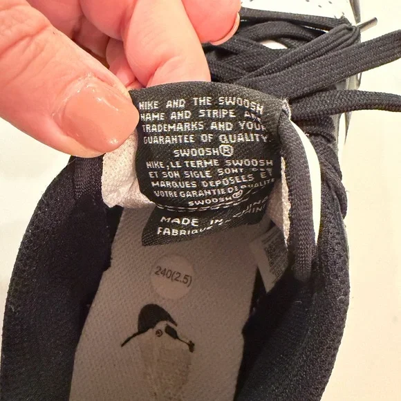 NIKE•black/white women’s dunk low leather sneakers 7 EUC - Picture 5 of 8